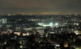 L'atmosphère embrumée de pollution à Athènes, le 28 décembre 2012