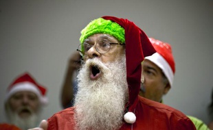 Un élève de l'école de Père Noël de Rio de Janeiro (Brésil), le 27 octobre 2015