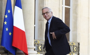 Le ministre du Travail, Francois Rebsamen devant l'Elysée le 13 avril 2015.