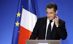 Nicolas Sarkozy a déclaré mercredi souhaiter qu'"un tiers" des profits des entreprises soit réservé aux salariés, les mêmes proportions allant aux actionnaires d'une part et à l'investissement d'autre part, assurant qu'il ne "se désintéresse" pas du thème du pouvoir d'achat.