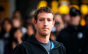 Le patron de Facebook, Mark Zuckerberg, et son célèbre sweat à capuche.