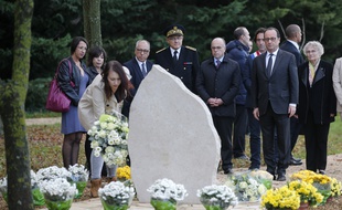 Lors de la cérémonie d'hommage du Président de la République à Abel Chennouf, en présence de ses proches.