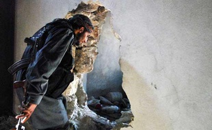 Un combattant syrien opposant au régime de Damas à Alep en Syrie.