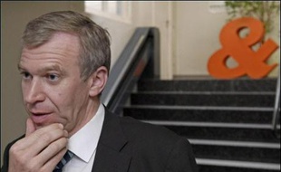 Le nouvel homme fort de la politique belge, Yves Leterme, va essayer d'imposer dans les prochaines semaines une nouvelle étape dans l'évolution de l'Etat belge vers le fédéralisme que réclament les Flamands mais qui inquiète en Wallonie et à Bruxelles.