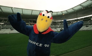 Footix, la mascotte de la Coupe du monde 1998, en avril 1998, au Stade de France.