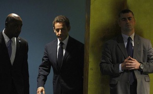 Après l'article du Canard Enchaîné accusant Nicolas Sarkozy de superviser lui-même l'espionnage de journalistes, l'hebdomadaire maintient ses affirmations et le Syndicat national des journalistes (SNJ) a dénoncé mercredi une "affaire d'Etat".