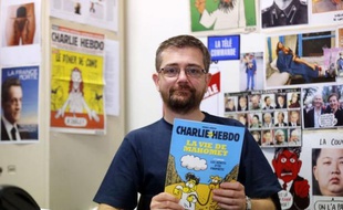 Charlie Hebdo publie mercredi un hors-série intitulé "La Vie de Mahomet", une biographie en bande dessinée "parfaitement halal", concoctée à partir de textes de chroniqueurs musulmans, a annoncé à l'AFP le directeur de l'hebdomadaire satirique Charb, qui l'a mise en images.