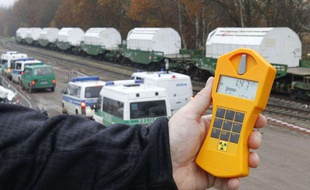 Mesures de radioactivité en Allemagne pendant le passage d'un convoi de déchets nucléaires, en novembre 2010.