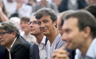 David Assouline, porte-parole du PS, a jugé dimanche qu'il y avait une différence "manifeste" entre Jean-Luc Mélenchon, "dans une posture de combat" face au gouvernement, et le Parti communiste, son allié au sein du Front de gauche, qui "ne se considère pas dans l'opposition".