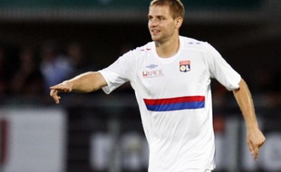 Le Lyonnais Mathieu Bodmer avec un maillot sans sponsor face au Mans, lors de la première journée de Ligue 1, le 8 août 2009.
/* Style Definitions */
p.MsoNormal, li.MsoNormal, div.MsoNormal
{mso-style-parent:"";
margin:0cm;
margin-bottom:.0001pt;
mso-pagination:widow-orphan;
font-size:12.0pt;
font-family:"Times New Roman";
mso-fareast-font-family:"Times New Roman";}
span.srcvaluelabelvalue
{mso-style-name:"src_value label_value";}
@page Section1
{size:595.3pt 841.9pt;
margin:70.85pt 70.85pt 70.85pt 70.85pt;
mso-header-margin:35.4pt;
mso-footer-margin:35.4pt;
mso-paper-source:0;}
div.Section1
{page:Section1;}
-->
Le Lyonnais Mathieu Bodmer avec
un maillot sans sponsor face au Mans, lors de la première journée de Ligue 1,
le 8 août 2009.