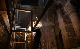 La restauration du tombeau, confiée à une équipe grecque, devrait durer huit mois et s'achever début 2017.