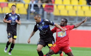 Troyes a conforté sa place dans le trio de tête après sa victoire sur Lens (2-0), tandis que Clermont et Sedan se sont neutralisés (1-1) dans un match à suspense les laissant tous les deux au pied du podium, vendredi soir, lors de la 36e journée de Ligue 2.