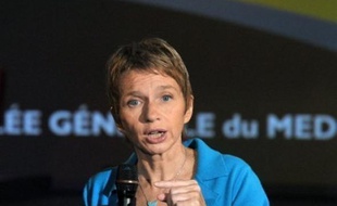 "La priorité des priorités aujourd'hui, c'est de sauver des emplois" donc "des entreprises", a affirmé mercredi la présidente du Medef Laurence Parisot, quelques heures avant une réunion avec les syndicats autour du chef de l'Etat pour rechercher un accord face à la crise.