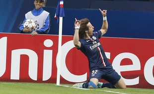 Le défenseur du PSG, David Luiz, fête son but face au FC Barcelone, en Ligue des champions, le 30 septembre 2014.