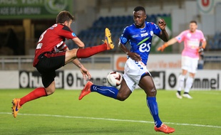 Après six années de National, de CFA et de CFA2, Stéphane Bahoken et le Racing club de Strasbourg peuvent monter en Ligue 2, ce vendredi, sous conditions. (Archives)