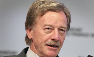 Yves Mersch, membre du directoire de la Banque centrale européenne (BCE), le 17 novembre 2014 à Francfort, en Allemagne