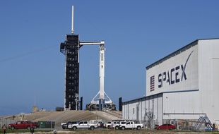 La fusée de SpaceX est prête à Cap Canaveral.