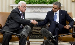 Le président de l'Autorité palestinienne Mahmoud Abbas (g) et Barack Obama à la Maison Blanche, le 17 mars 2014