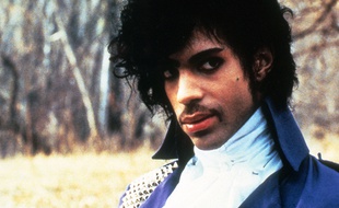 Le chanteur Prince dans le film Purple Rain