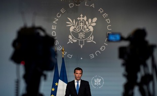 Paris, le 20 mai 2020. Olivier Véran, le ministre de la Santé, fait des annonces en faveur des soignants à l'issue du Conseil des ministres.