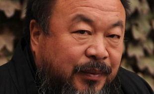 L'artiste contestataire chinois Ai Weiwei a annoncé jeudi que les autorités lui avaient imposé de couper les caméras reliées à internet qu'il avait installées à son domicile de Pékin pour tourner en dérision la surveillance constante dont il fait l'objet.