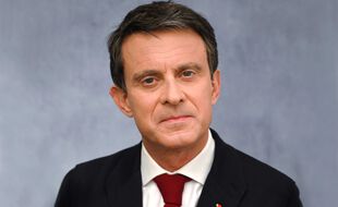L'ancien Premier ministre français Manuel Valls a mis fin à son exil politique en Espagne et revient en France.
