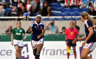 Sandrine Agricole en action face à l'Irlande, durant le Tournoi des VI nations 2014.