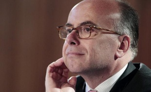 Le ministre délégué au Budget Bernard Cazeneuve a justifié mercredi à l'Assemblée nationale que quelque 8.000 contribuables français paient 100% de leur revenu fiscal de référence, affirmant qu'il s'agissait des "plus riches contribuables français" utilisant l'"optimisation".