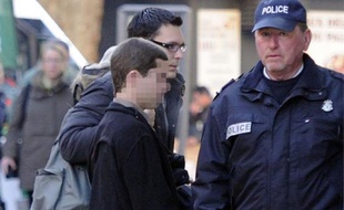 La cour d'assises des mineurs des Bouches-du-Rhône doit rendre son verdict ce vendredi à l'encontre d'Andy, jugé en appel depuis huit jours pour le meurtre, à 16 ans, de toute sa famille en Corse en 2009, et considéré comme irresponsable en première instance.