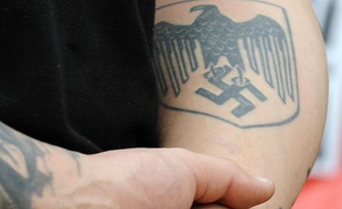 Illustration d'un tatouage de swastika.