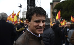 Manuel Valls participe à la manifestation convoquée à Madrid par le PP et les libéraux de Ciudadanos, auxquels s'est joint le parti d'extrême droite Vox, le 10 février 2019.
