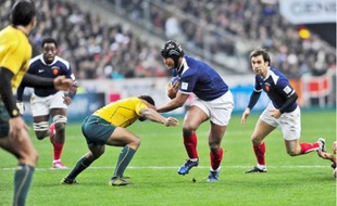 Thierry Dusautoir, capitaine des Bleus et de Toulouse, est l'objet de nombreuses critiques à l'issue de la tournée d'automne.