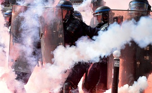 Des heurts ont éclaté à Paris en marge du défilé du 1er-mai.