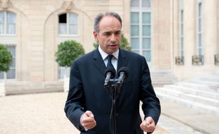 Le secrétaire général de l'UMP, Jean-François Copé, a affirmé mardi sur TF1 qu'après "le plan A des cadeaux électoraux", François Hollande et le gouvernement socialiste avaient "un plan B caché", qui prendra la forme d'"un tour de vis fiscal".