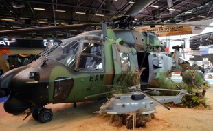 Un hélicoptère militaire exposé au salon international Eurosatory consacré à la défense et à la sécurité, à Paris Nord Villepinte (Seine-Saint-Denis), le 13 juin 2016