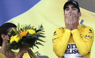 Le Français Tony Gallopin, maillot jaune du Tour de France à l'issue de la 9e étape entre Gerardmer et Mulhouse, le 13 juillet 2014.