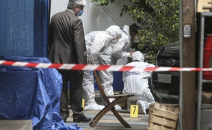 La police scientifique sur les lieux de l'assassinat à Ajaccio.
