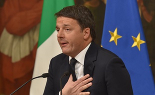 Le chef du gouvernement italien Matteo Renzi annonce sa démission à Rome, le 4 décembre 2016.