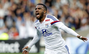Alexandre Lacazette célèbre un but