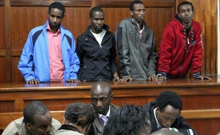 Quatre personnes ont été inculpées lundi de "soutien à un groupe terroriste" pour leur participation présumée à l'organisation de l'attaque islamiste contre le centre commercial Westgate de Nairobi, le 21 septembre, qui a fait au moins 67 morts.