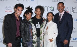 La famille Smith au complet: (de gauche à droite) Trey, Willow, Jaden, Jada et Will