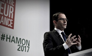 Hamon présente son programme