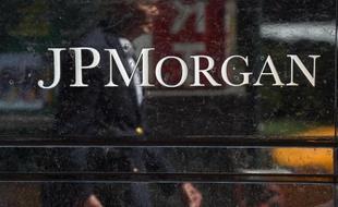 La banque américaine JPMorgan Chase pourrait payer un à deux milliards de dollars pour mettre fin à des poursuites du gouvernement américain sur l'affaire Madoff, ont rapporté jeudi le Wall Street Journal et le New York Times.