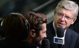 Bixente Lizarazu et Arsène Wenger, le 12 octobre 2012, au Stade de France, à saint-Denis.