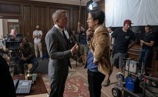Cary Joji Fukunaga et Daniel Craig sur le plateau de «Mourir peut attendre»