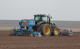 L'agriculteur est décédé après avoir été happé par un semoir.
