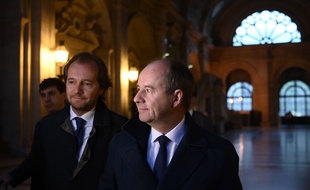 L'ancien ministre de la Justice, Jean-Jacques Urvoas (à droite), arrivant à la Cour de justice de la République, le 24 septembre 2019.