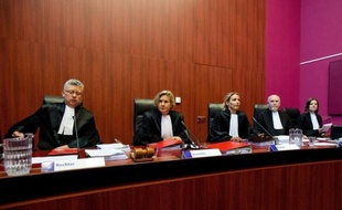 Le procès de sept adolescents et d'un adulte inculpés pour le décès d'un arbitre assistant battu à mort lors d'une rencontre de football amateur aux Pays-Bas s'est ouvert mercredi, près de six mois après des faits ayant profondément choqué un pays où le football est roi.
