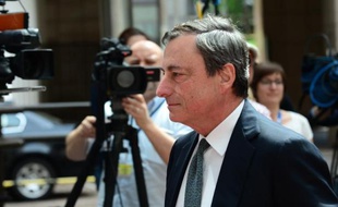 Le président de la BCE Mario Draghi arrive à une réunion del'Eurogroupe, le 11 mai 2015 à Bruxelles
