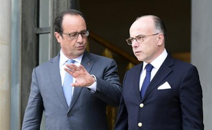 François Hollande et Bernard Cazeneuve, après une réunion sur la crise migratoire en Europe, le 3 septembre 2015 à l'Elysée à Paris